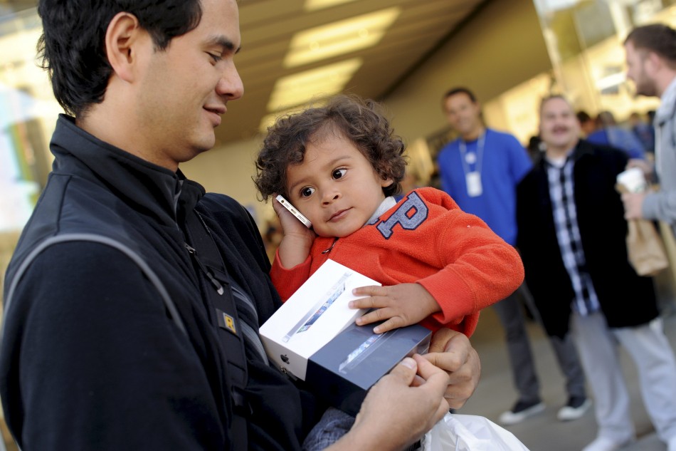 iPhone 5 Sales not Hit By Broken iOS6 Maps App