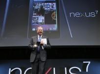 google-executive-chairman-eric-schmidt-poses-with-the-nexus-7-tablet-at-its-promotional-event-in-tokyo