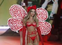 candice-swanepoel-at-victorias-secret-fashion-show