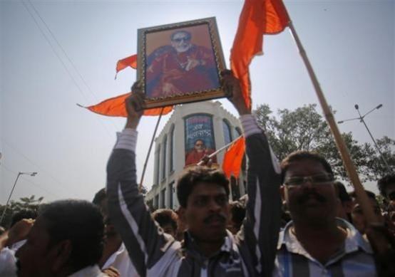 Supporters of the Shiv Sena party carry a portrait of right-wing Hindu nationalist politician Bal Thackeray in front of the party headquarters during his funeral procession in Mumbai November 18, 2012. Bal Thackeray