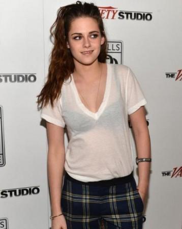 Kristen Stewart's bra and blazer look takes business casual to a new level  - HelloGigglesHelloGiggles