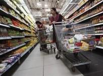 women-shop-for-instant-noodles-at-a-retail-supermarket-in-mumbai-march-16-2012