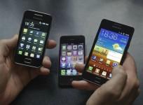 consumer-comparing-smartphones