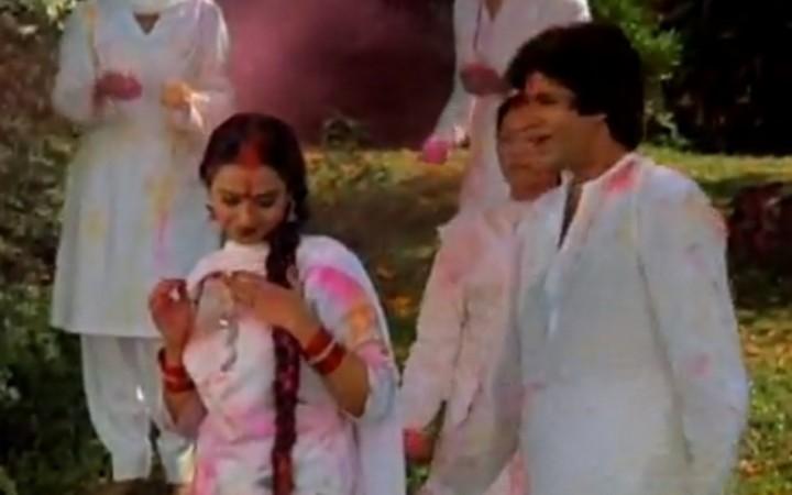 Silsila, the movie based on extra-marital relationship, was a hit for its Holi song 'Rang Barse.' It is only after this song that Amitabh Bachchan and Rekha confess their love to each in the movie. Silsila