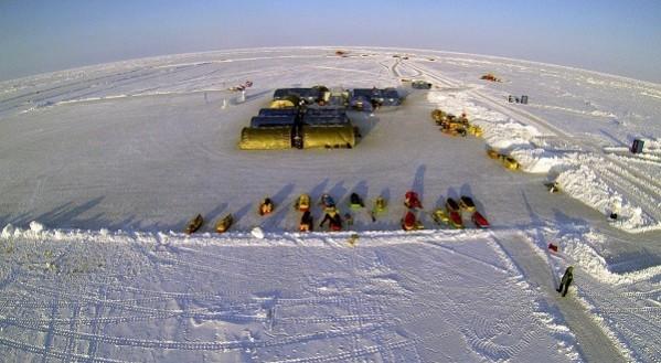 Greenpeace activists (Credit: Greenpeace) Greenpeace activists (Credit: Greenpeace)