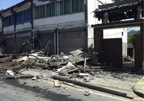 Collapsed houses are seen after a 6.6 magnitude earthquake in Luzhou county, Ya'an. (credit: Reuters) Collapsed houses are seen after a 6.6 magnitude earthquake in Luzhou county, Ya'an.
