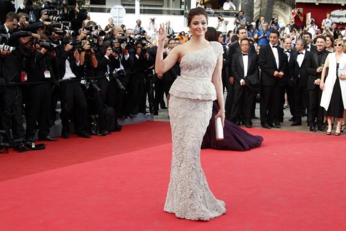 Bollywood actress Aishwarya Rai Bachchan poses on the red carpet for the opening ceremony of the 64th Cannes Film Festival in Cannes May 11, 2011. REUTERS