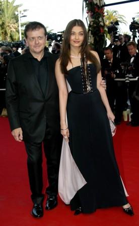 Jury President, French director Patrice Chereau (L), escorts jury member, Indian actress and a former Miss World, Aishwarya Rai (R) during red-carpet arrivals at the 56th International Film Festival in Cannes, May 15, 2003. (Reuters)