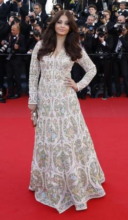 Aishwarya Rai poses on the red carpet as she arrives for the screening of the film Aishwarya Rai Bachchan