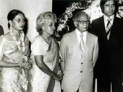 Jaya Bhaduri and Amitabh Bachchan on their wedding day With Shri Harivansh Rai Bachchan and Srimati Teji Bachchan (Amitabh Bachchan/Facebook/) Jaya Bhaduri and Amitabh Bachchan on their wedding day With Shri Harivansh Rai Bachchan and Srimati Teji Bachchan (Amitabh Bachchan/Facebook/)