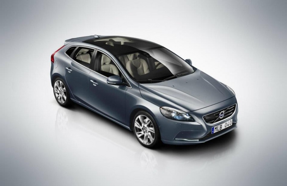 Volvo V40 Cross Country Launched in India for ₹28.5 Lakh [PHOTOS] - IBTimes  India