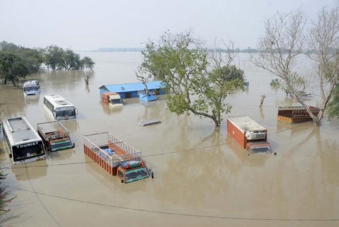 Vehicles are submerged in the rising waters of river Yamuna in New Delhi. (Reuters) North India Flood