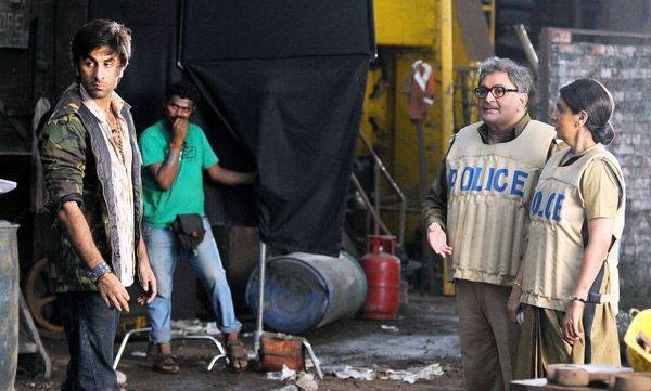 Ranbir Kapoor shooting with Rishi Kapoor and Neetu Singh Ranbir Kapoor with Pallavi Sharda on the sets of Besharam(Facebook Page of Bollywood’s Biggest Fans Club – BBFC)