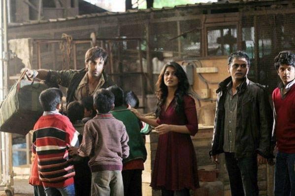 Ranbir Kapoor with Pallavi Sharda on the sets of Besharam. (Facebook Page of Bollywood’s Biggest Fans Club – BBFC) Ranbir Kapoor with Pallavi Sharda on the sets of Besharam. (Facebook Page of Bollywood’s Biggest Fans Club – BBFC)