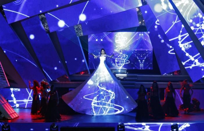 Madhuri Dixit IIFA Awards 2013