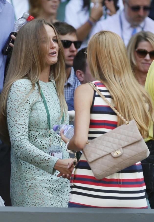 Stunning Pictures of Kim Sears and Jelena Ristic: Girlfriends of Andy ...
