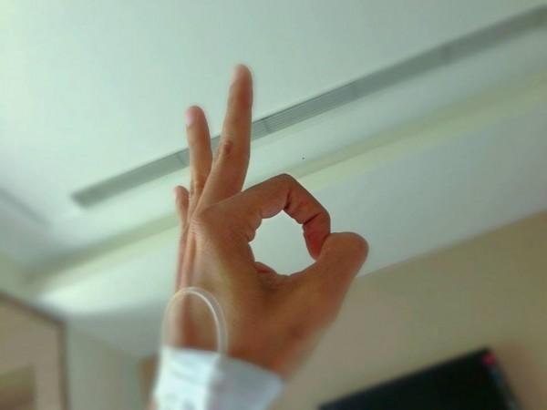 Hrithik Roshan posts picture gesturing Okay from Hospital Bed Hrithik Roshan posts picture gesturing Okay from Hospital Bed