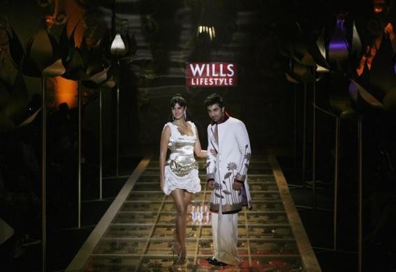 Bollywood actors Katrina Kaif (L) and Ranbir Kapoor