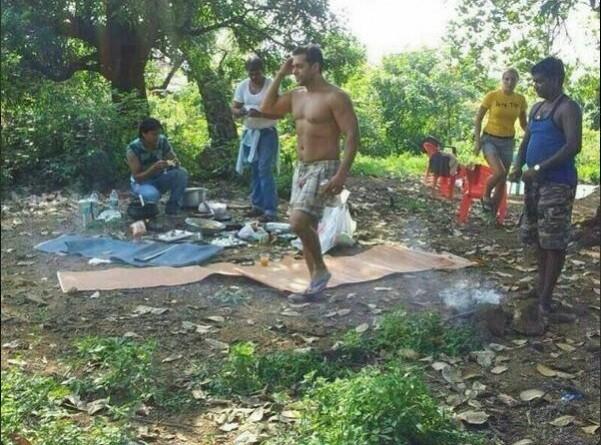 Salman Khan seen with Iulia Vantur (ClubBeingSalmanKhan Twitter) Salman Khan seen with Iulia Vantur (ClubBeingSalmanKhan Twitter)