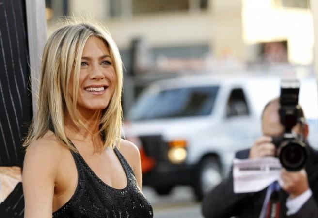 Jennifer Aniston cried after seeing Brad Pitt at a restaurant? - IBTimes  India