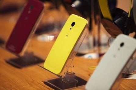 Different colored examples of Motorola's new Moto X phones rest on a table at a launch event in New York, August 1, 2013. Credit: Reuters/Lucas Jackson