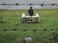 an-indian-army-soldier-stands-guard-close-to-the-line-of-control-a-ceasefire-line-dividing-kashmir-between-india-and-pakistan-in-poonch-district-august-7-2013