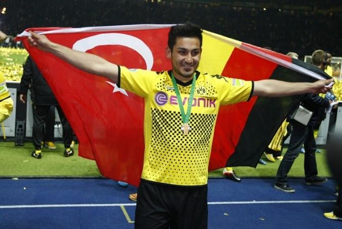 Borussia Dortmund midfielder Ilkay Gundogan has decided to stay on with Borussia Dortmund Ilkay Gundogan