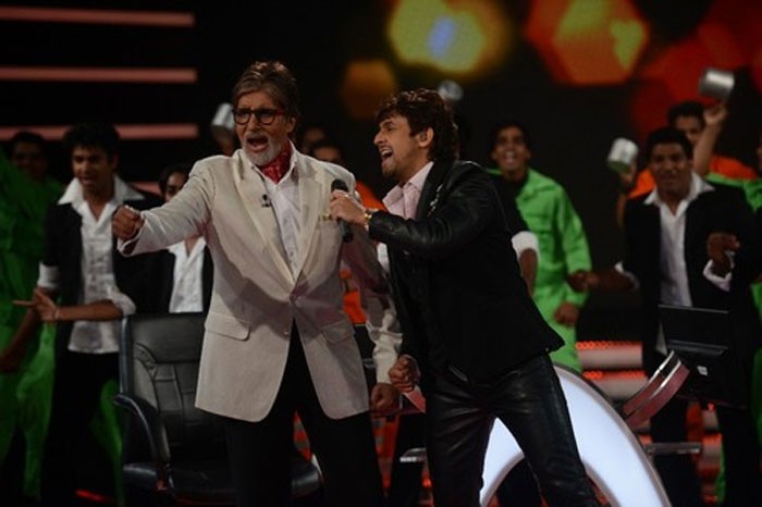 Sonu Nigam performing with Big B on KBC 7's inaugural episode Sonu Nigam performing with Big B on KBC 7's inaugural episode
