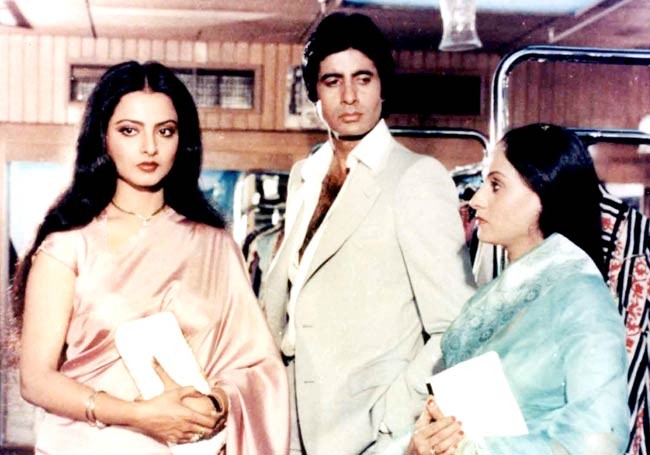Amitabh Bachchan, Rekha and jaya in a screenshot from 'Silsila'