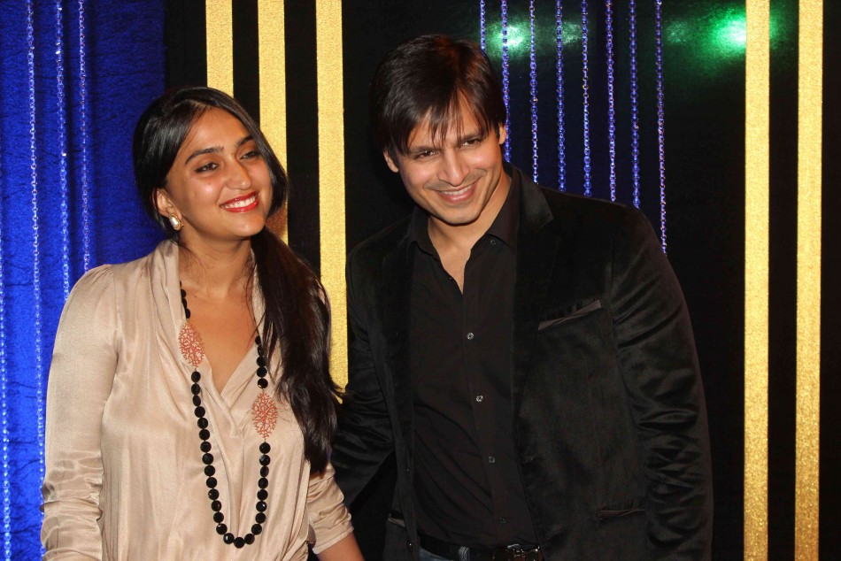 Vivek Oberoi along with his wife Priyanka Alva Oberoi at Rakesh Roshan's Birthday Party Rakesh Roshan Birthday Party