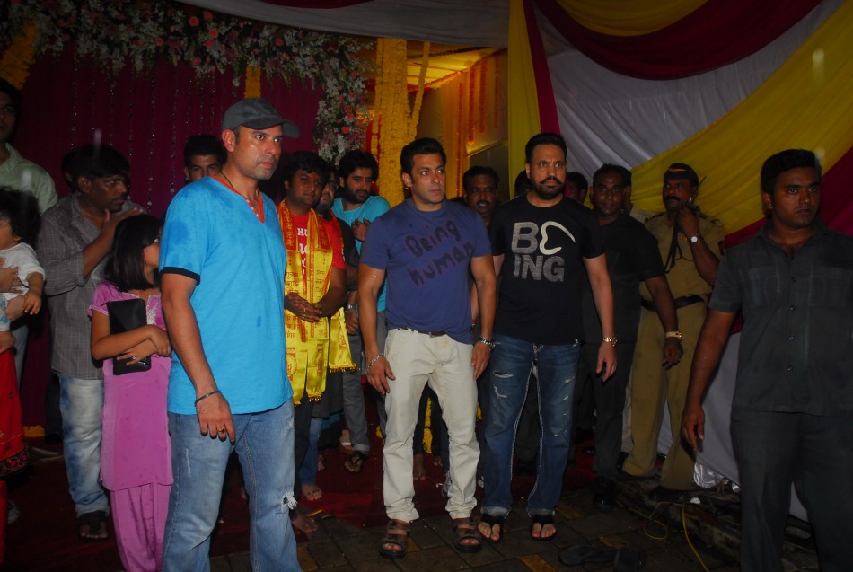 Salman Khan during Ganpati Visarjan Salman Khan