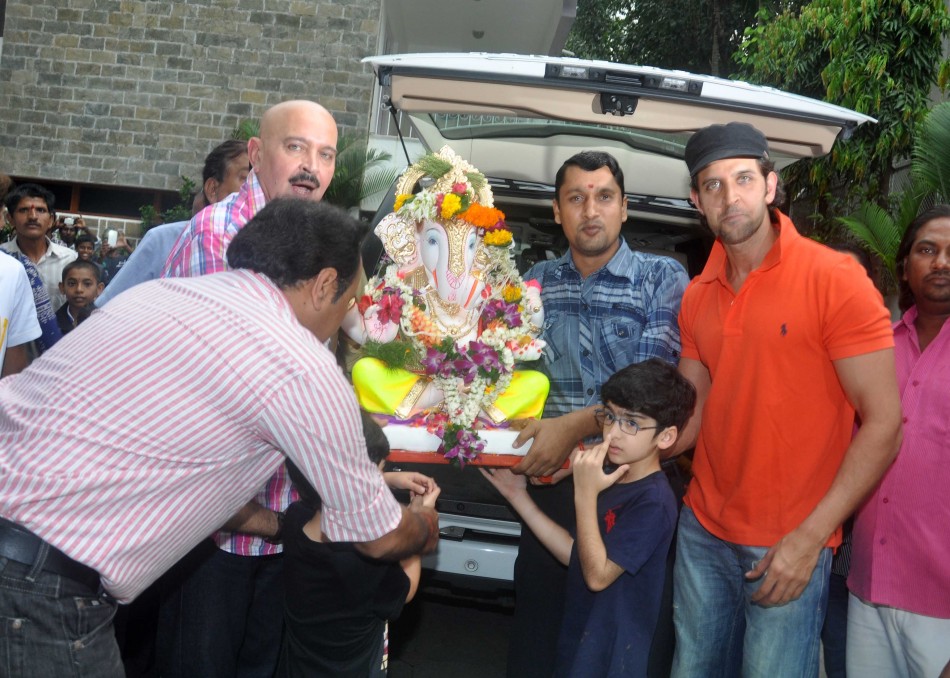 Hrithik Roshan during Ganpati Visarjan Hrithik Roshan