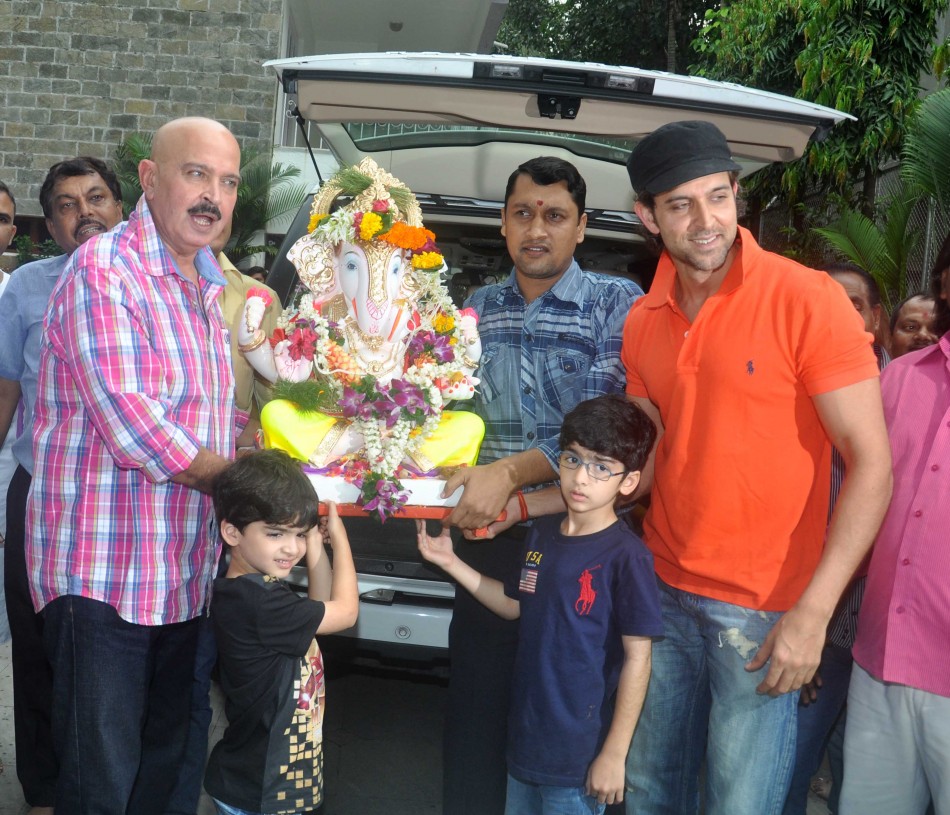 Hrithik Roshan during Ganpati Visarjan Hrithik Roshan