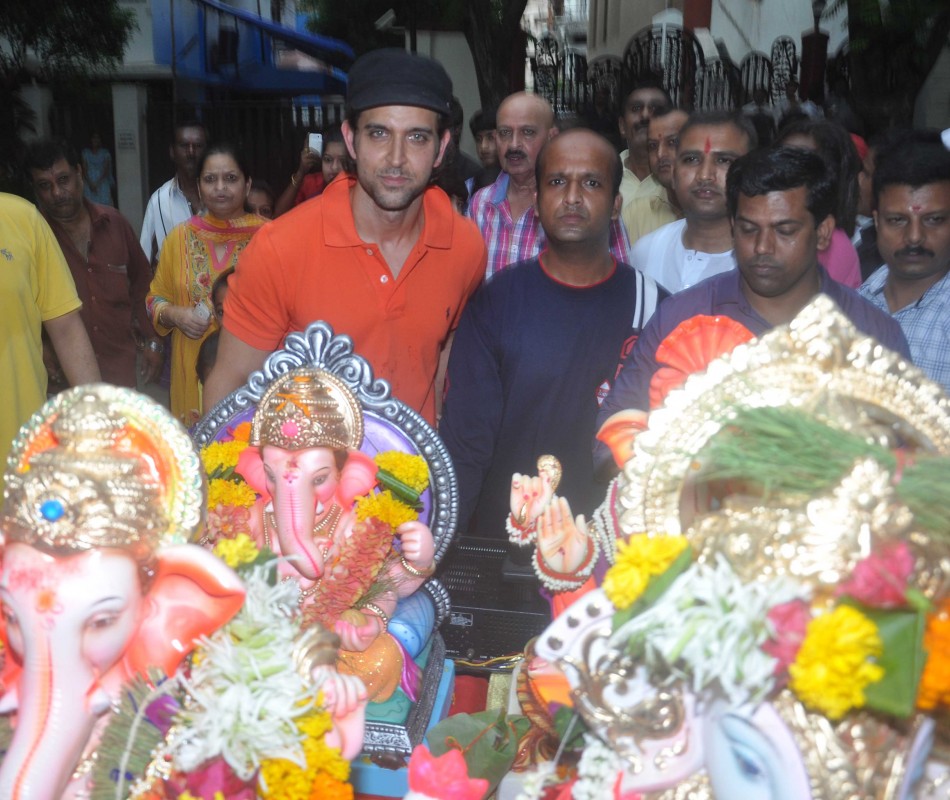 Hrithik Roshan during Ganpati Visarjan Hrithik Roshan