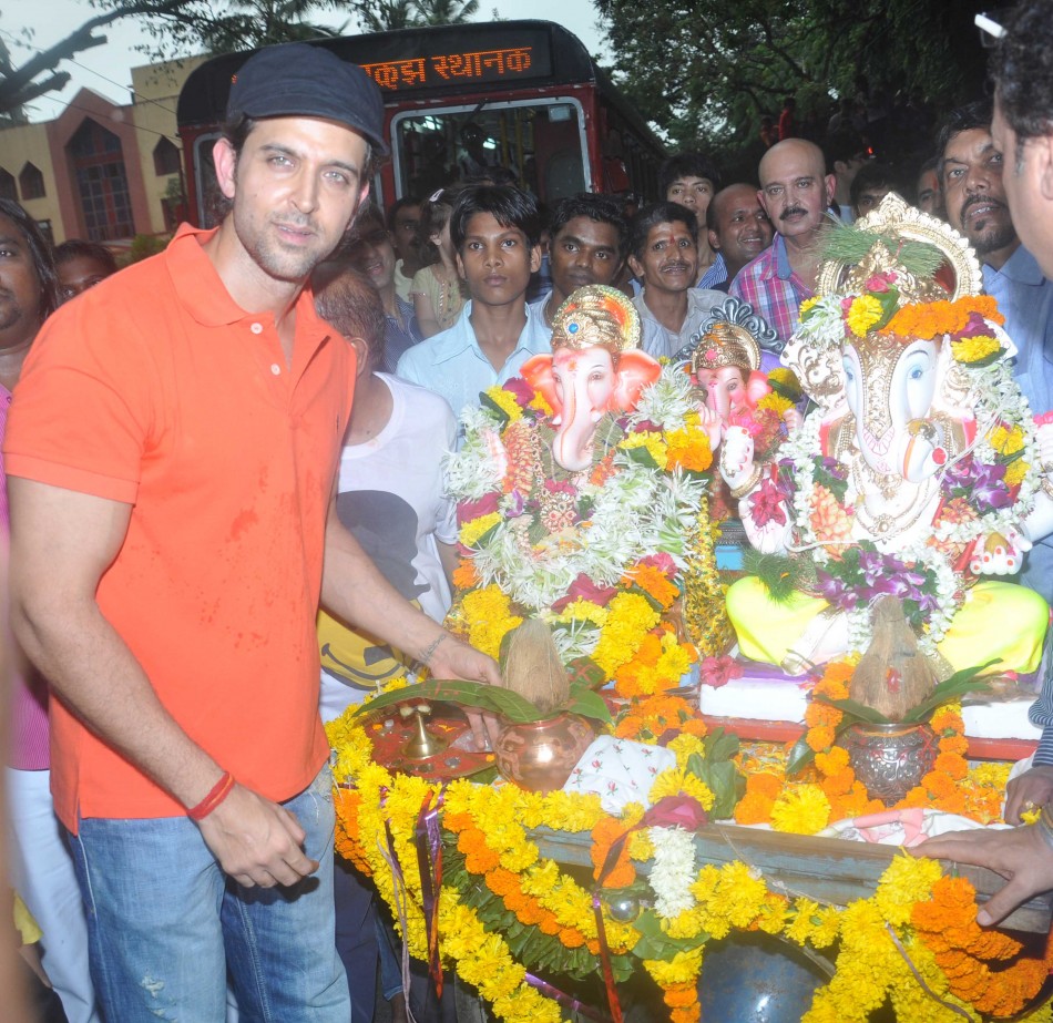 Hrithik Roshan during Ganpati Visarjan Hrithik Roshan