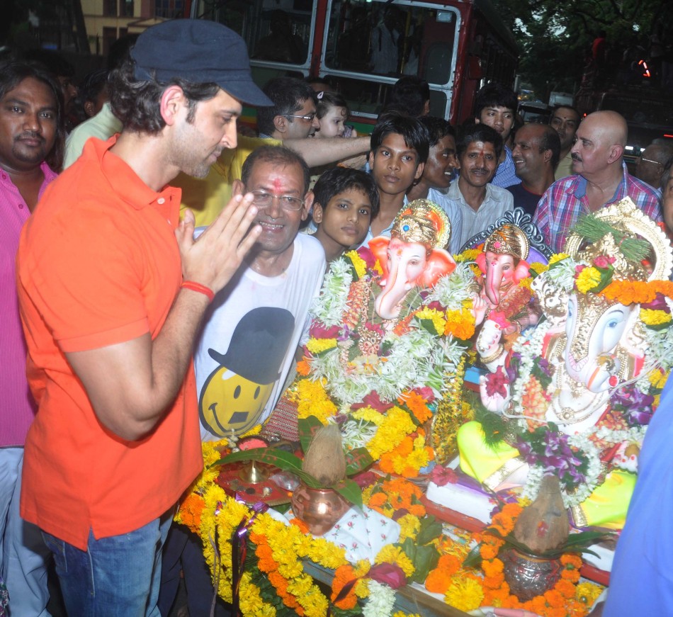 Hrithik Roshan during Ganpati Visarjan Hrithik Roshan