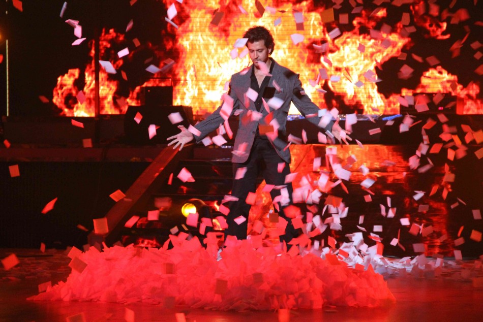 Hrithik Roshan on the sets of Jhalak Dikhla ja (photo Varinder Chawla)