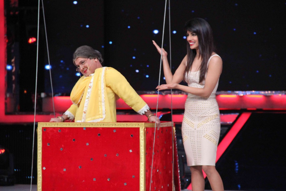 Priyanka Chopra has a gala time with alis Asgar dressed as woman (photo Varinder Chawla)