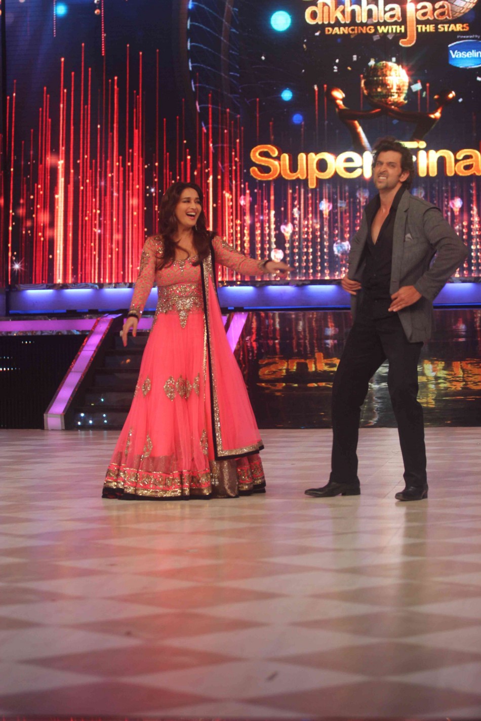 Madhuri and Hrithik matches steps on the dance floor (photo Varinder Chawla)