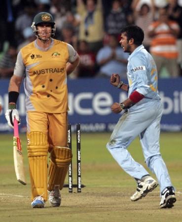 ndia's Shanthakumaran Sreesanth (R) celebrates taking the wicket of Australia's Matthew Hayden during their ICC World Twenty20 cricket semi-final match in Durban September 22, 2007. Matthew Hayden