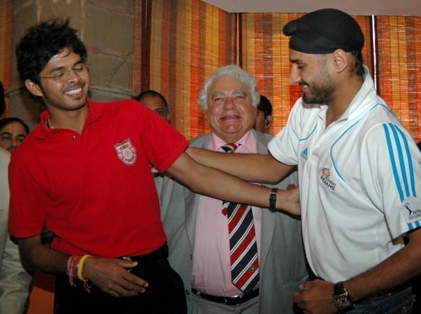 Indian cricket players Harbhajan Singh (R) and Shanthakumaran Sreesanth (L) share a moment during a news conference in New Delhi April 28, 2008. Harbhajan Singh (R) and Shanthakumaran Sreesanth (L)