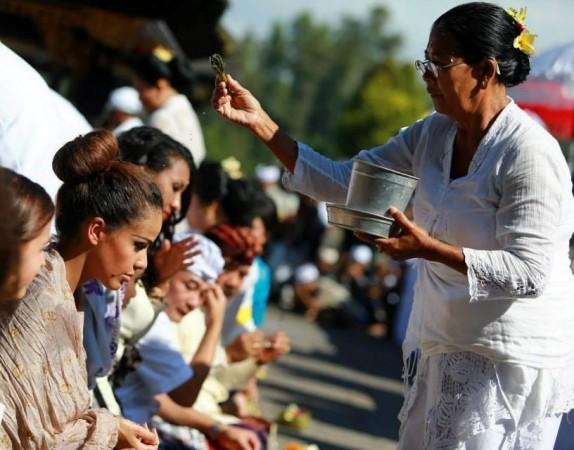 A priestess at the temple puts holy water on Miss World Gibraltar (Photo: Miss World/Facebook) Miss World 2013