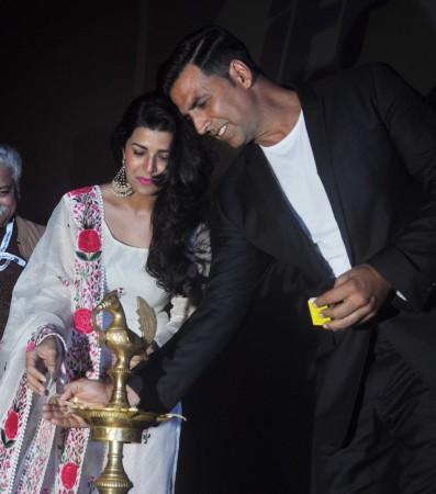 Akshay Kumar and Nimrat Kaur at Jagran Film Festival 2013 Akshay Kumar, Nimrat Kaur