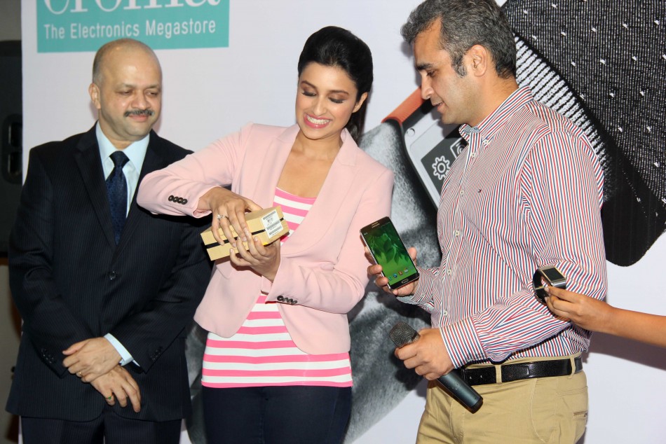 Parineeti Chopra unveils Samsung Galaxy Note 3 and Galaxy Gear Parineeti Chopra