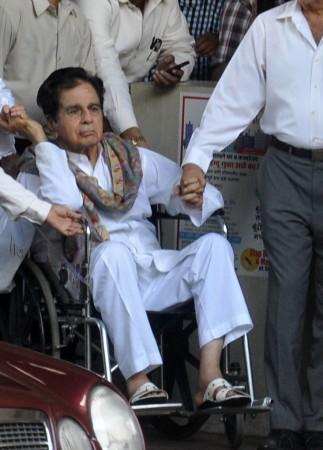 Dilip Kumar leaves Lilavati Hospital Dilip Kumar