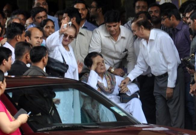 Dilip Kumar leaves Lilavati Hospital Dilip Kumar