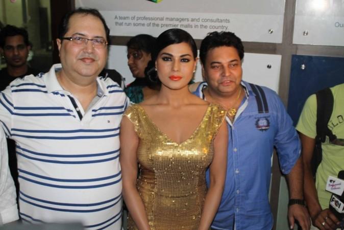 Navin Batra, Veena Malik and Ravi Ahlawat at Super Model Premiere Navin Batra, Veena Malik, Ravi Ahlawat