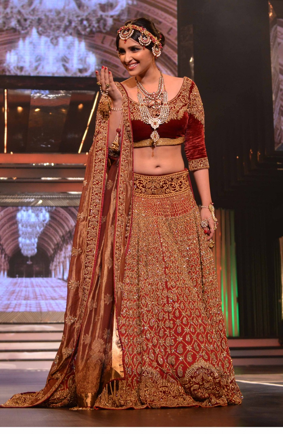 Parineeti Chpora donned a Madhubala look (varinder chawla)