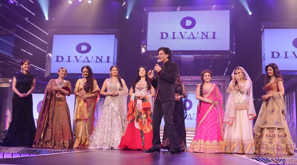 Shah Rukh Khan Escorts Nine Leading Heroines on Ramp (Varinder Chawla)