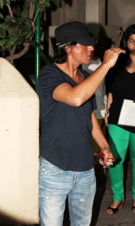Shah Rukh Khan spotted in Bandra [ Shah Rukh Khan